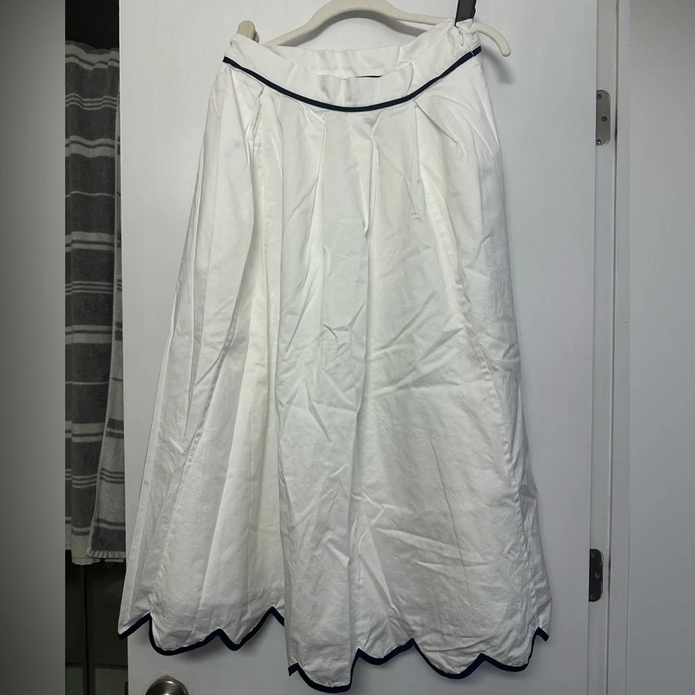 French Connection White Skirt with Navy Scalloped Hem - Picture 4 of 11